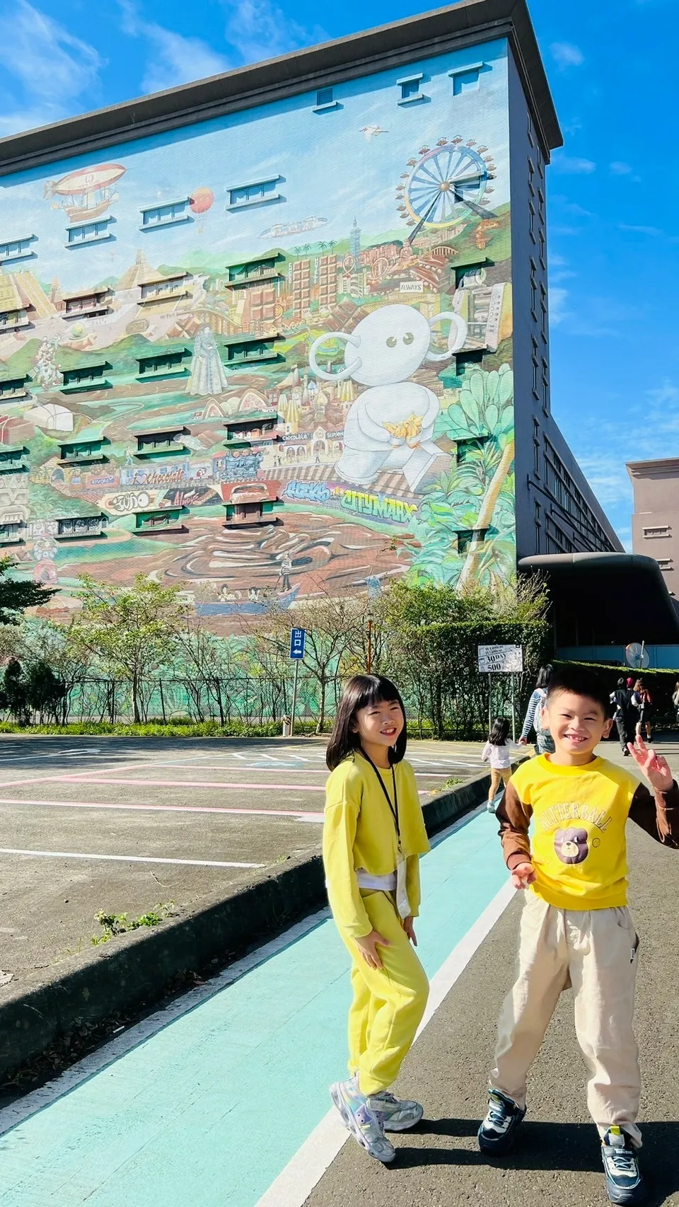 LINE_ALBUM_桃園市政府經濟發展局｜職感升級行動計劃｜宏亞食品觀光工廠｜7 7 巧克力共和_241128_133.jpg